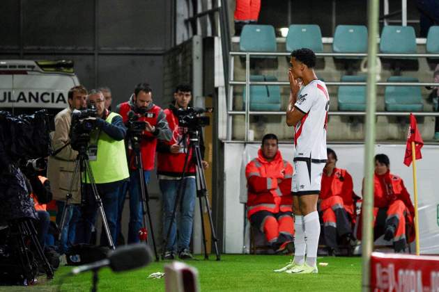 Etienne Eto'o, en el seu debut golejador amb el Rayo Vallecano a la Copa del Rei / Foto: EFE Etienne Eto'o, en el seu debut golejador amb el Rayo Vallecano a la Copa del Rei / Foto: EFE