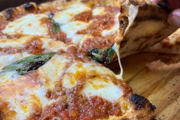 Pizza ragù – Calvari Pizza Pizza ragù – Calvari Pizza