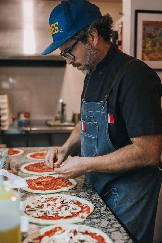 Héctor, pizzaiuolo de Calvari Pizza 2 – Calvari Pizza Héctor, pizzaiuolo de Calvari Pizza 2 – Calvari Pizza