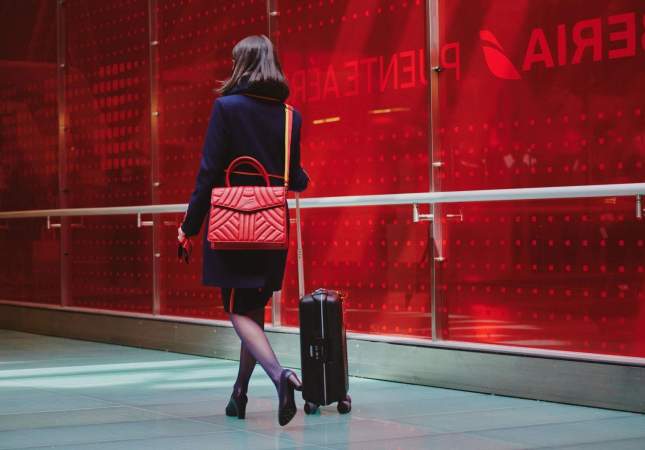 Una azafata en el aeropuerto. EP Una azafata en el aeropuerto. EP