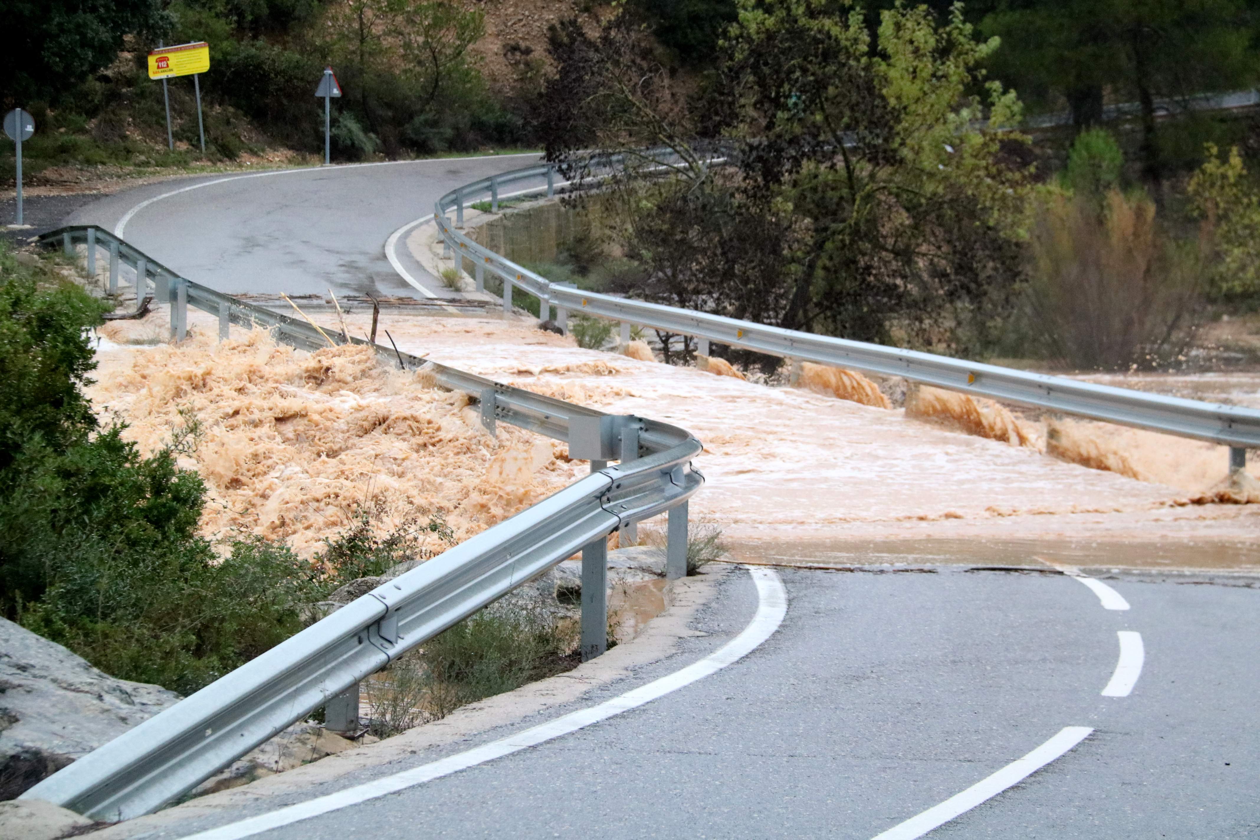 Protecció Civil envía una alerta a los móviles de las Terres de l'Ebre por lluvias torrenciales