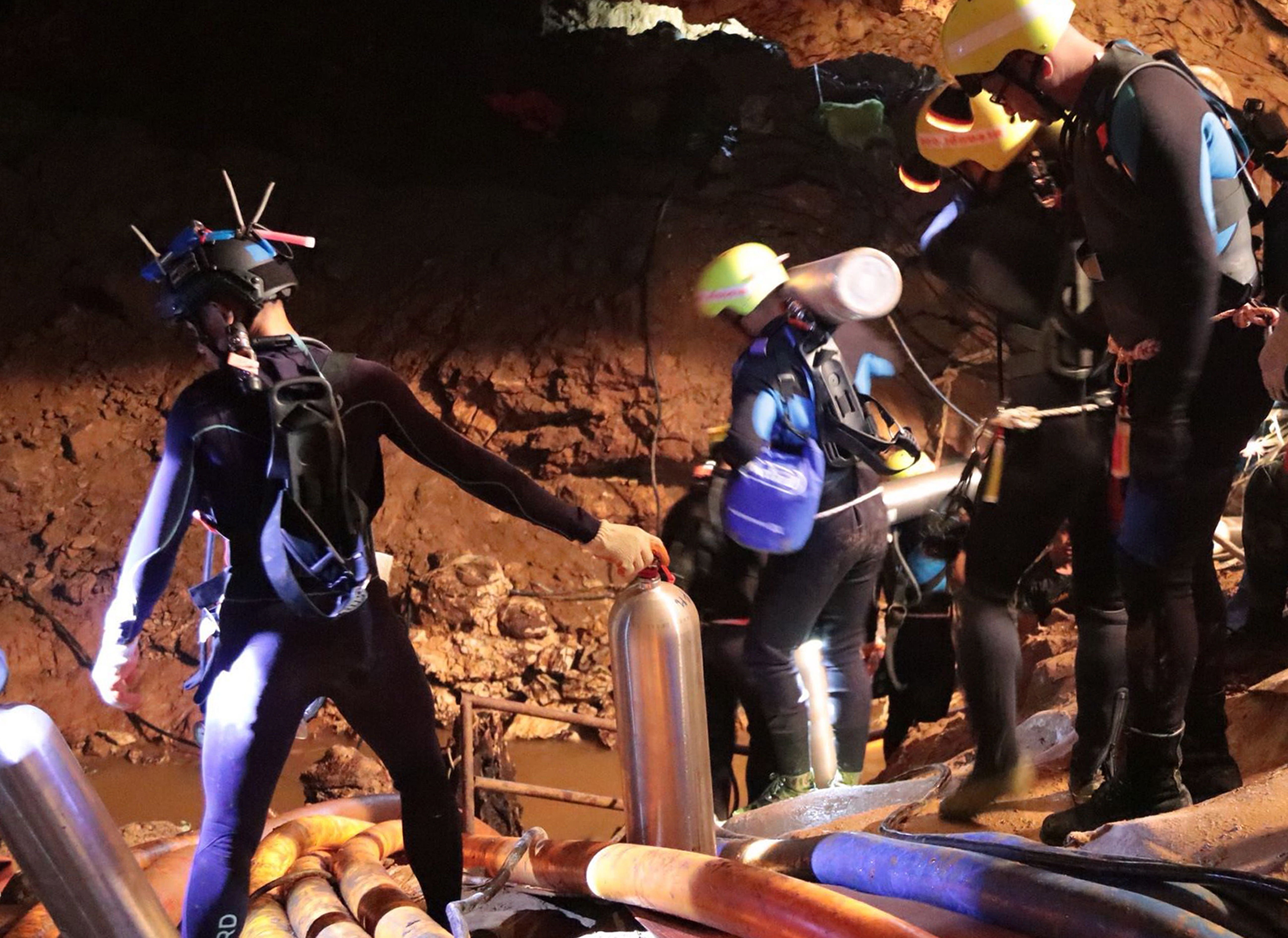 Ocho niños rescatados de la cueva de Tailandia