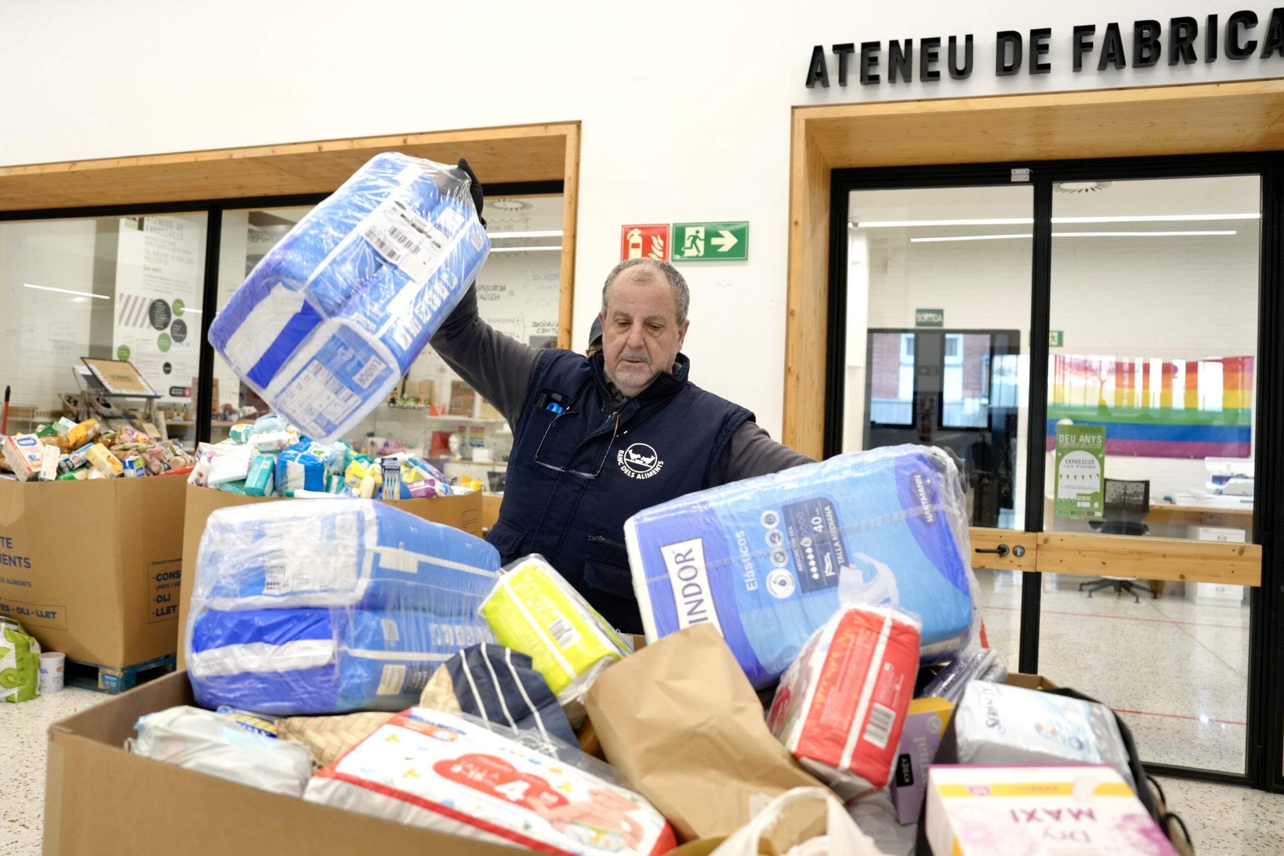 El Banc dels Aliments recapta 8 tones de productes a Barcelona per a afectats per la DANA