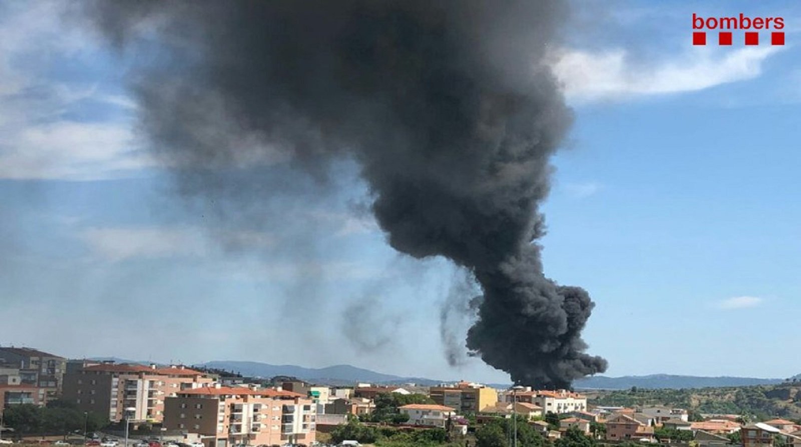Incendio en un almacén de reciclaje de colchones de Esparreguera
