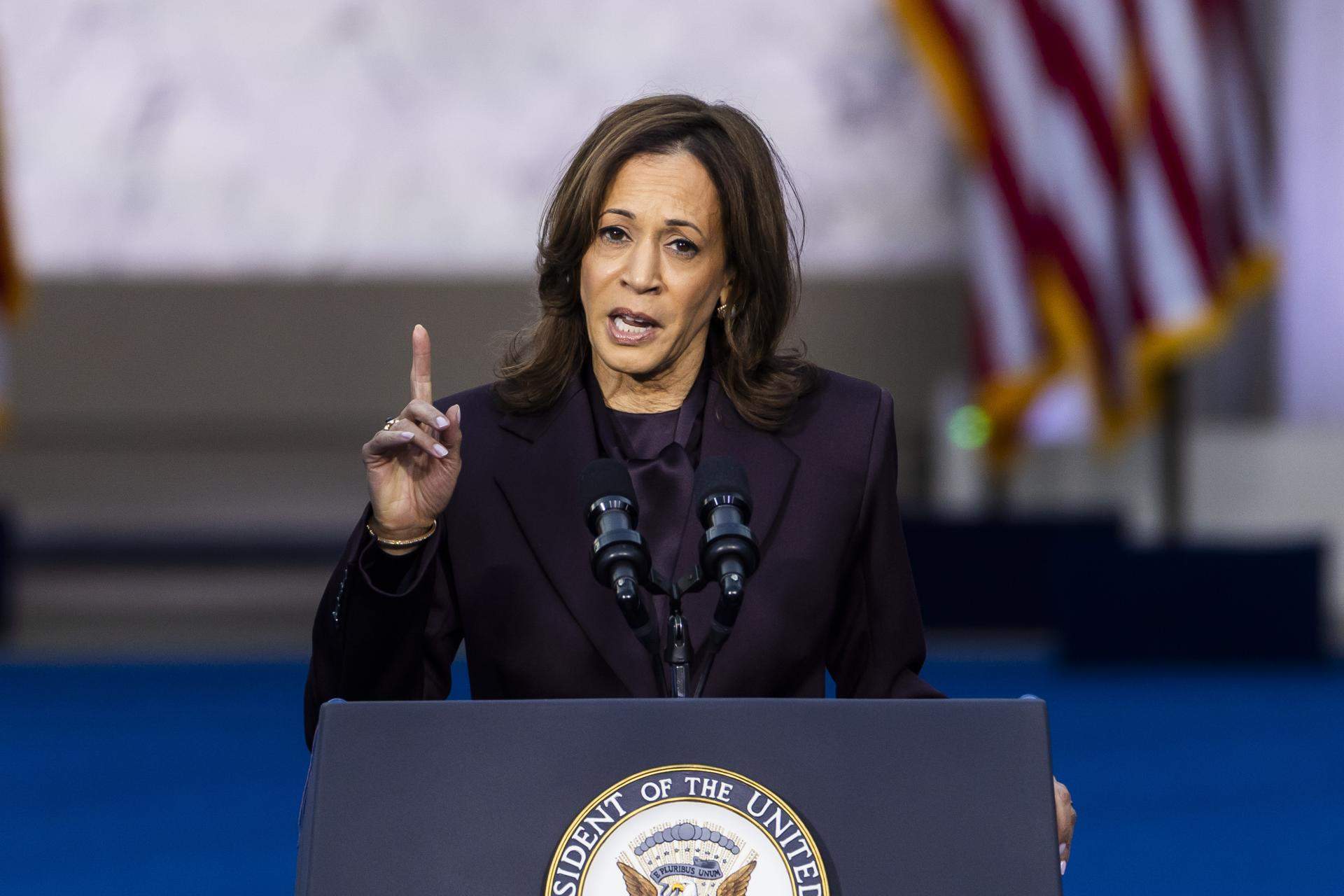 Kamala Harris reapareix 4 mesos després i carrega contra Trump: "Vivim una crisi constitucional"