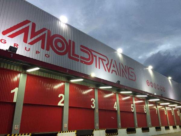 Magatzem logístic de l'empresa Moldtrans, de Barcelona Magatzem logístic de l'empresa Moldtrans, de Barcelona