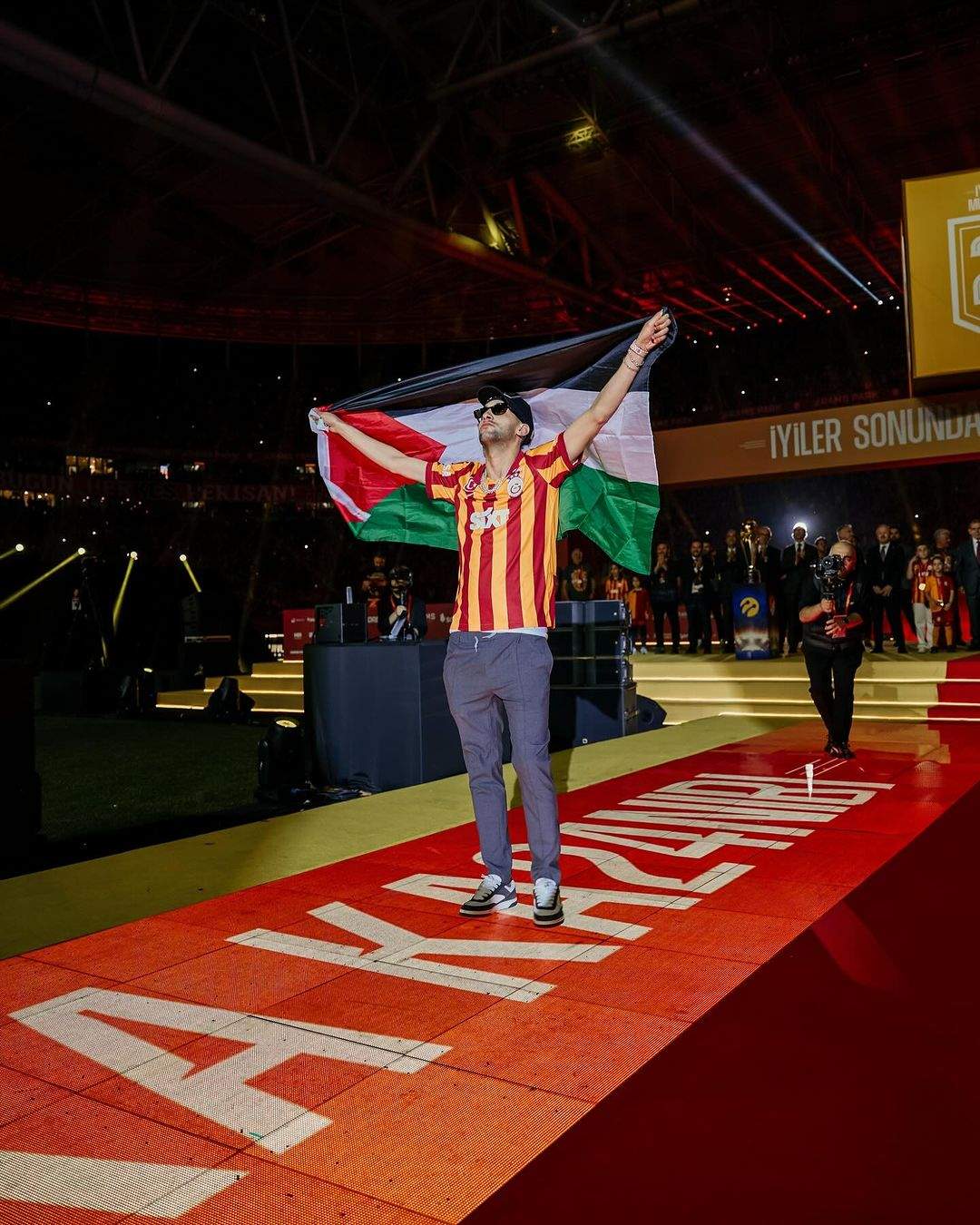 Piden sanción para Hakim Ziyech por su mensaje provocativo tras lo sucedido en Ámsterdam