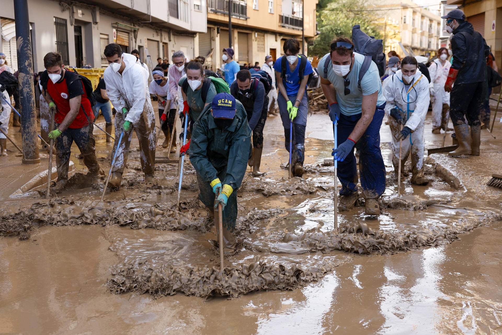 El lodo acumulado obstruye el alcantarillado del País Valencià: las aguas fecales ya llegan a las casas