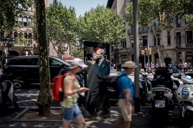 stencin passeig de gracia art urba - Carles Palacio