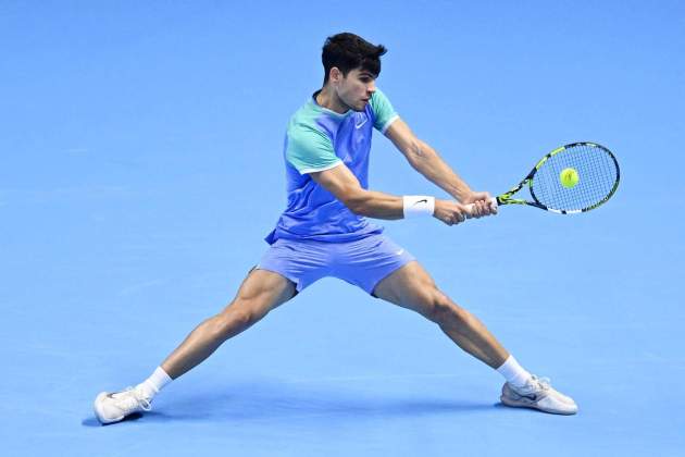 Carlos Alcaraz, en acción durante laso ATP Finales / Foto: EFE Carlos Alcaraz, en acción durante laso ATP Finales / Foto: EFE