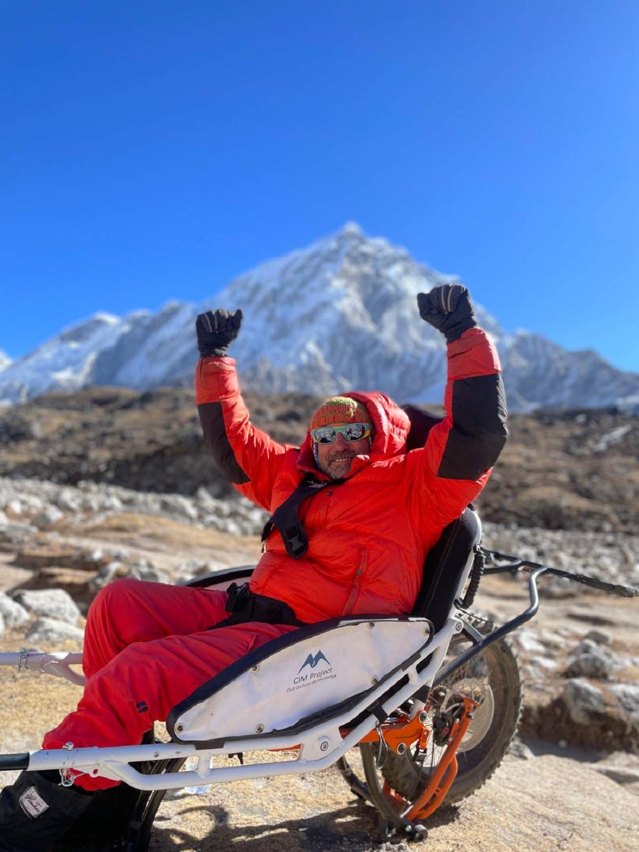 El catalán Albert Cogul, primer europeo con paraplejia a alcanzar el campo base del Everest