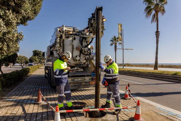 La compañía cuenta con sistemas de gestión adelantada|avanzada para el mantenimiento del alcantarillado municipal. La compañía cuenta con sistemas de gestión adelantada|avanzada para el mantenimiento del alcantarillado municipal.
