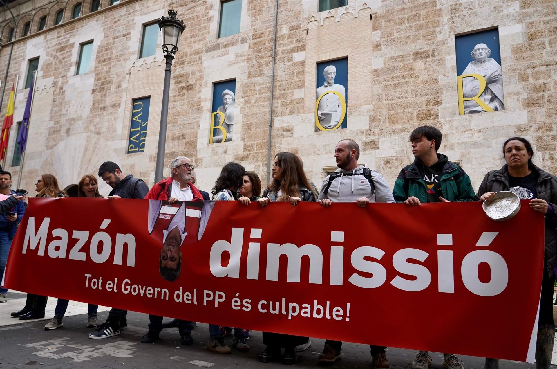 EuropaPress 6342021 manifestantes protestan contra presidente generalidad valenciana carlos EuropaPress 6342021 manifestantes protestan contra presidente generalidad valenciana carlos