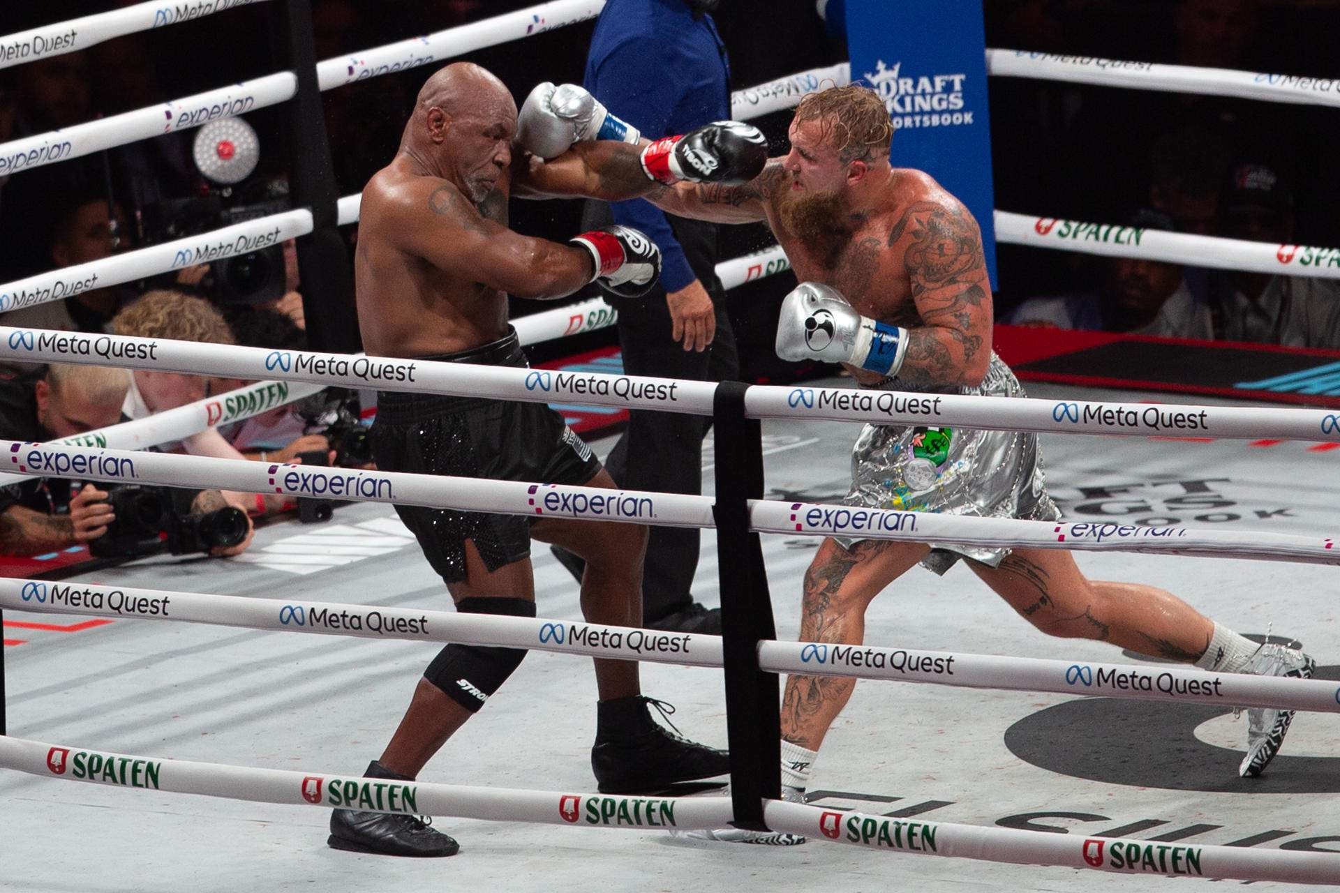 Jake Paul apallissa Mike Tyson en un combat decebedor a Texas