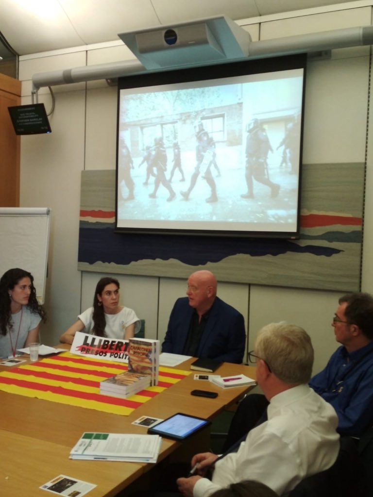 Relatives of Catalan political prisoners denounce their situation in Westminster
