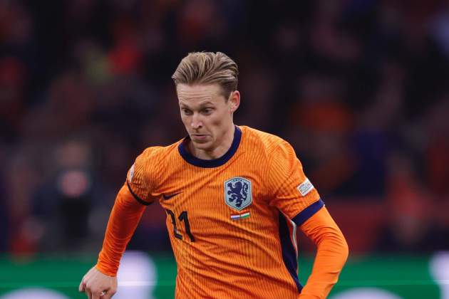 Frenkie de Jong condueix la pilota durant un partit amb Holanda / Foto: @OnsOranje Frenkie de Jong condueix la pilota durant un partit amb Holanda / Foto: @OnsOranje