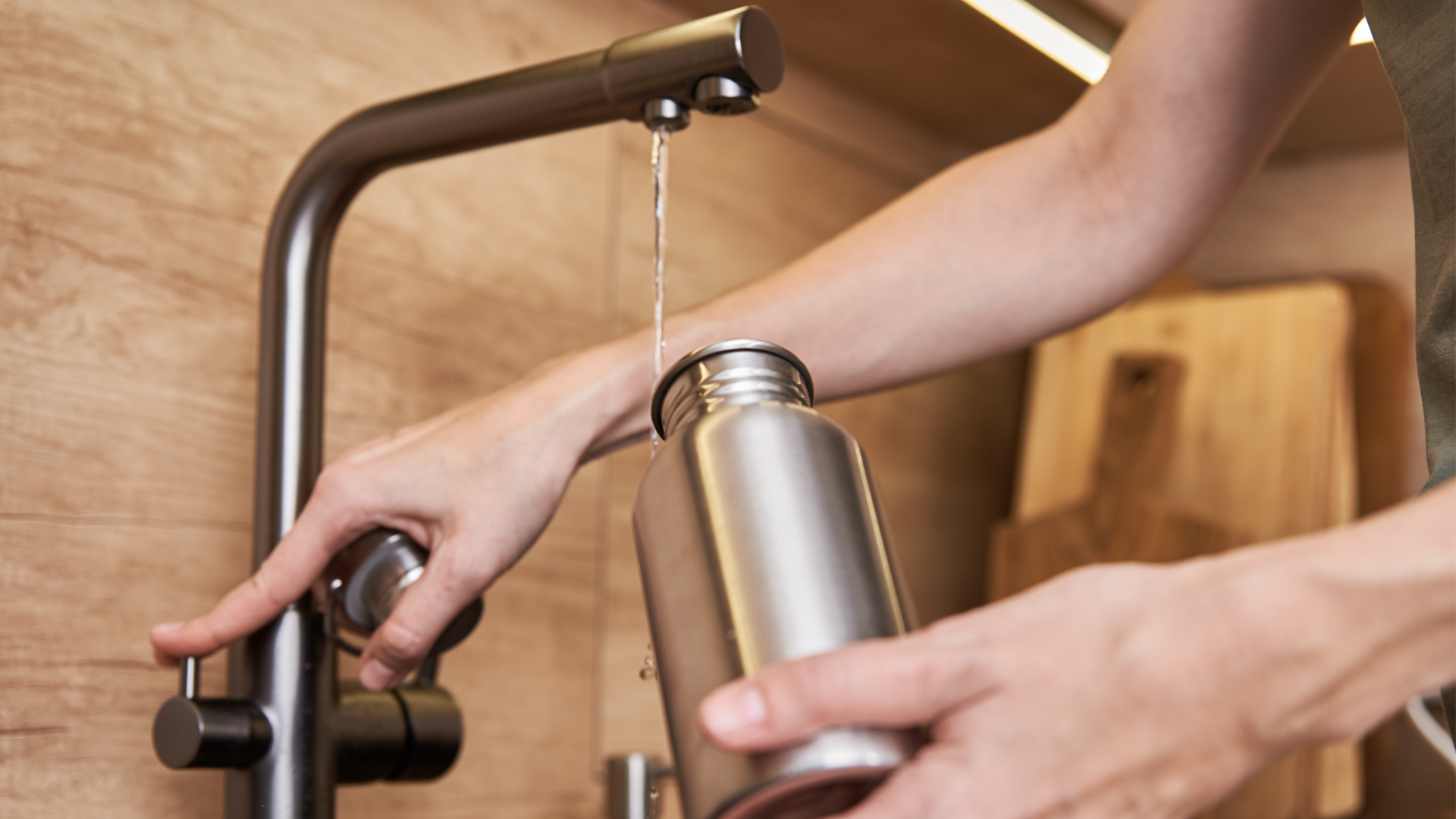 Esta es la manera correcta de lavar y desinfectar la botella de agua reutilizable