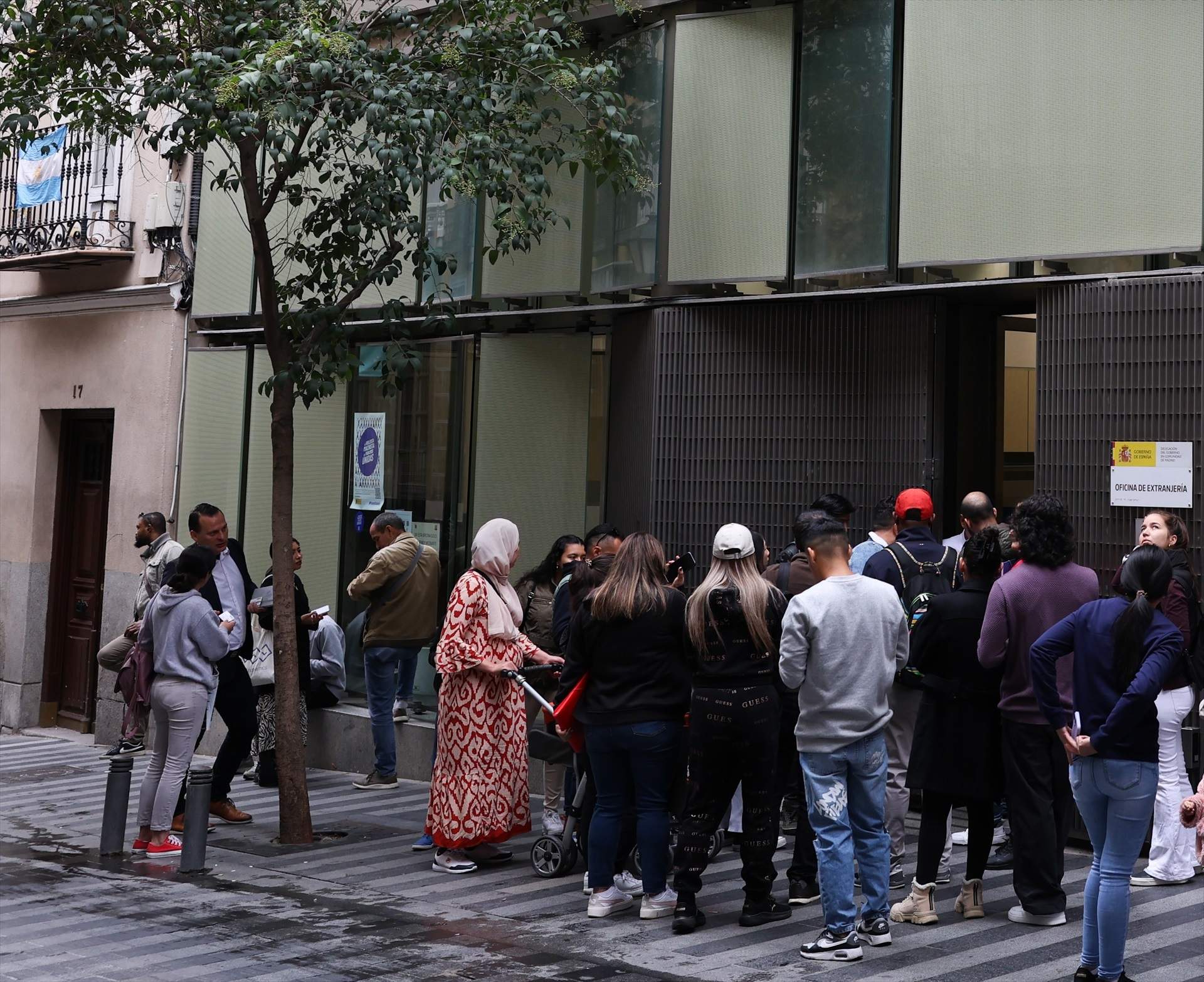 Llum verda al nou reglament de la llei d'estrangeria que regularitzarà uns 300.000 migrants a l'any