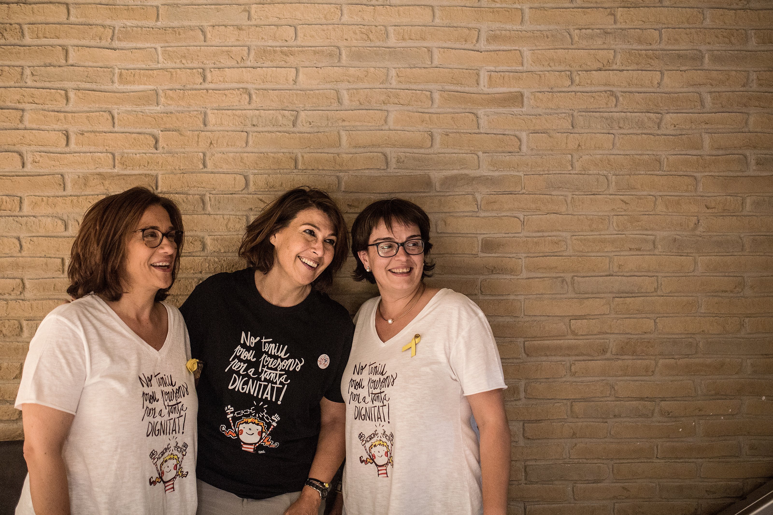 Las mujeres de Turull, Rull y Forn: "Hemos ido de prisión en prisión. Los queremos en casa"