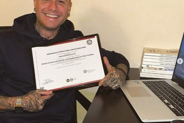 Adrián Rodríguez amb el seu títol, Instagram