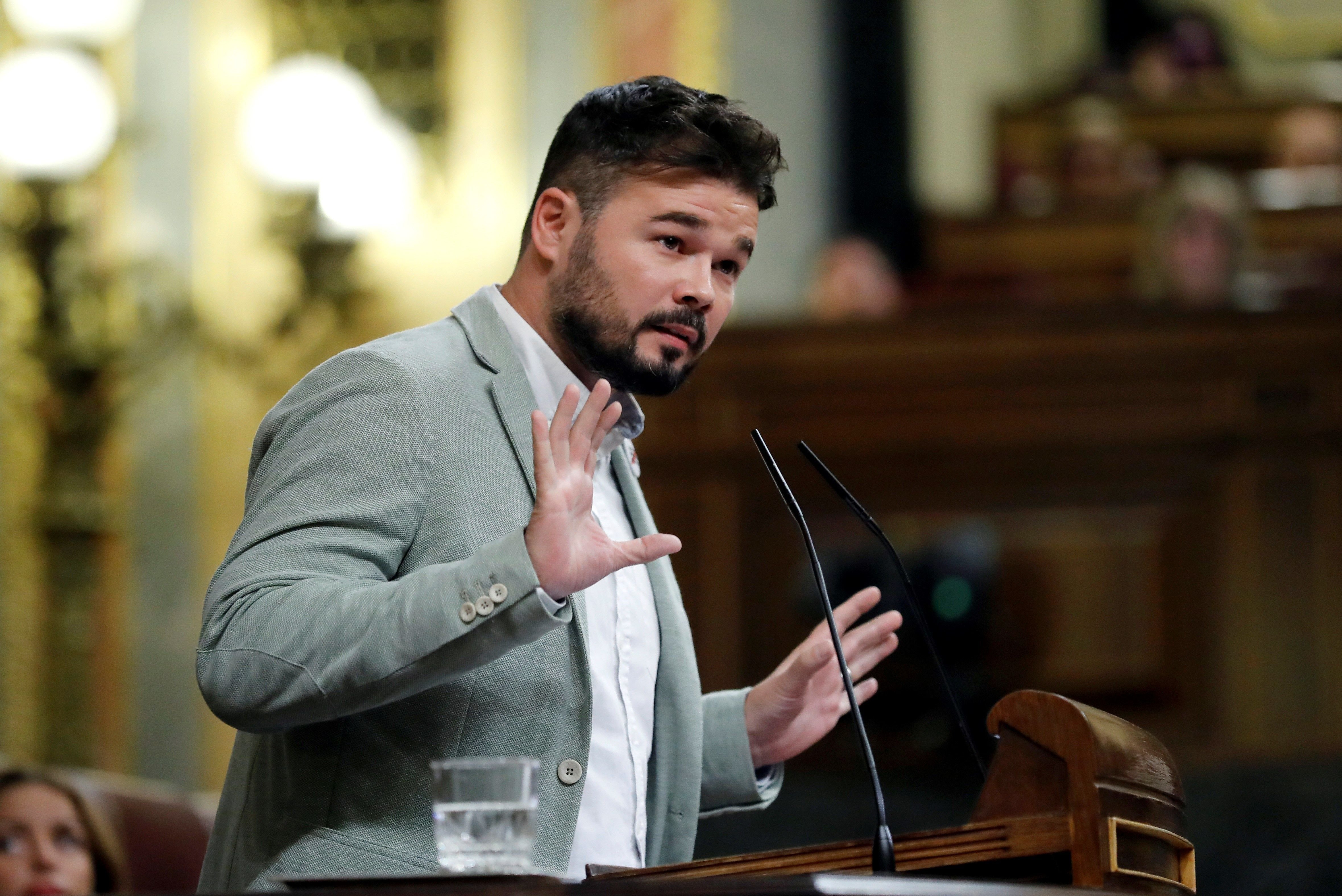 Rufián carga contra Sánchez por proteger al "Señor de la Guerra"