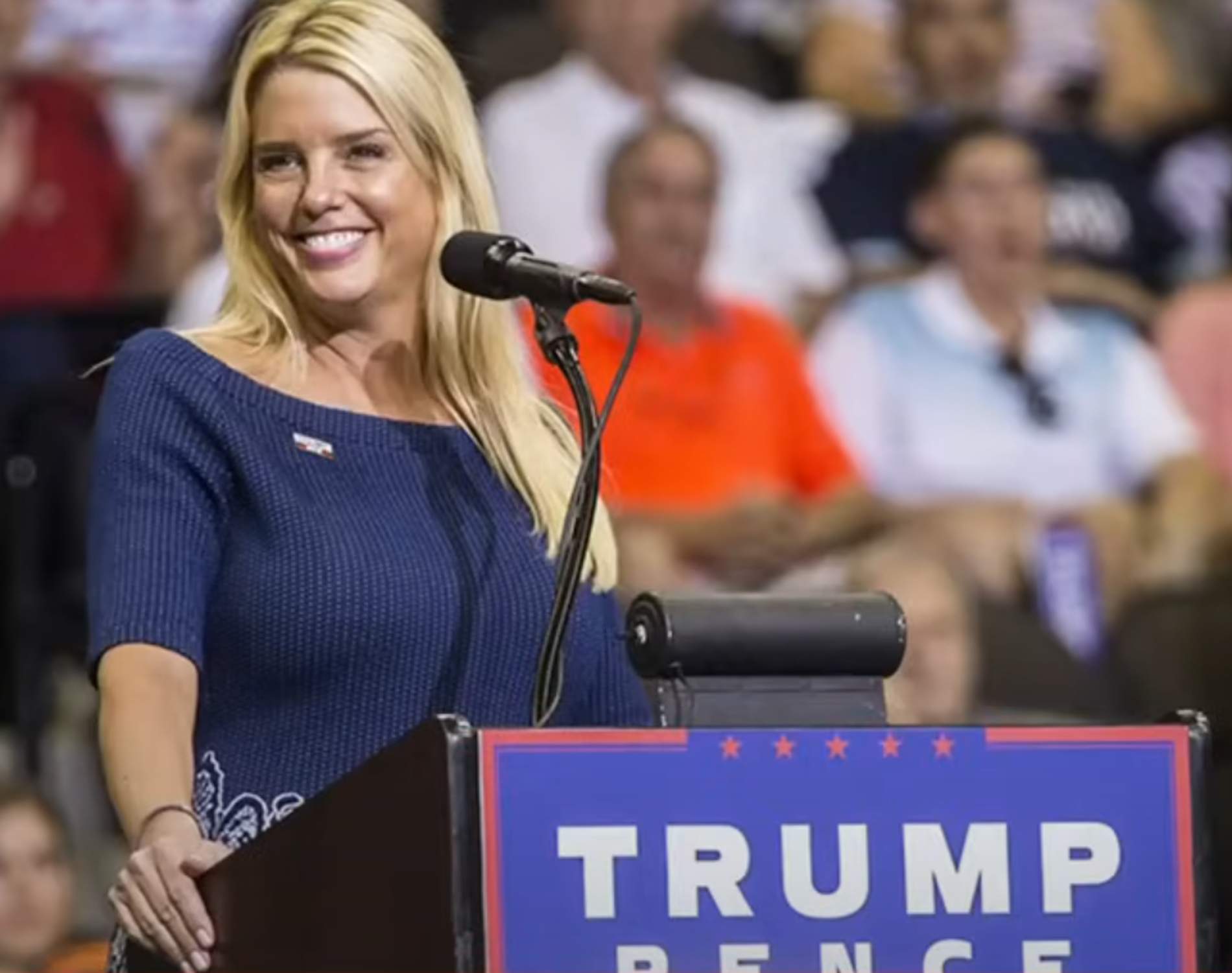 Trump tria la seva advocada, Pam Bondi, com a candidata a fiscal general després de la renúncia de Matt Gaetz