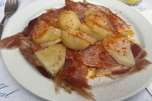 Lacón amb cachelos – Baixa Limia – Rosa Molinero Trias Lacón amb cachelos – Baixa Limia – Rosa Molinero Trias