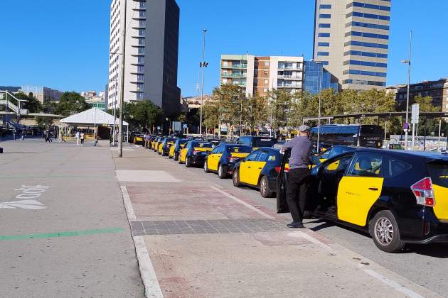 parada taxis i ascensors estacio sants foto jordi palmer (4) parada taxis i ascensors estacio sants foto jordi palmer (4)