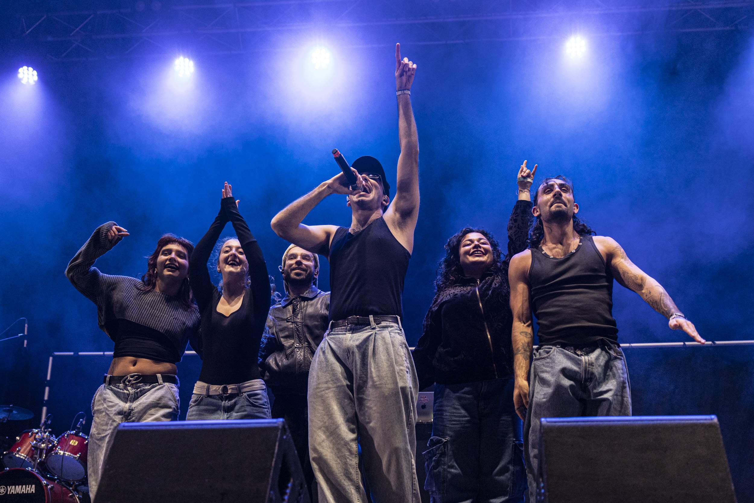 Unes 15.000 persones i 370.000 euros recaptats al concert solidari d'Òmnium i l'ANC pel País Valencià