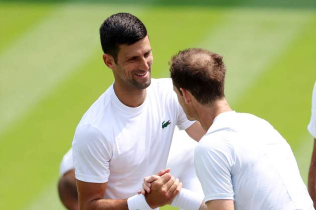 Djokovic i Andy Murray se saluden durant un partit de Wimbledon / Foto: Europa Press Djokovic i Andy Murray se saluden durant un partit de Wimbledon / Foto: Europa Press