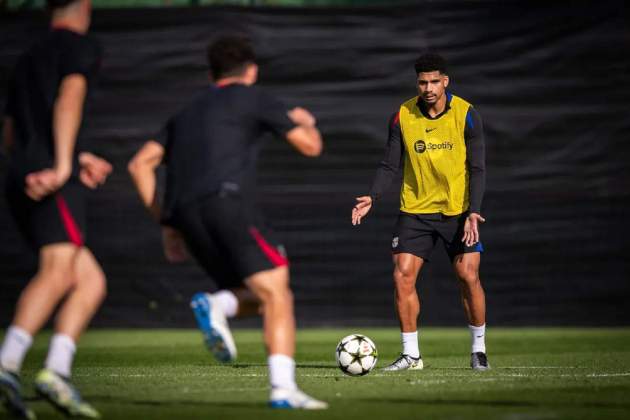 Araujo vuelve a los entrenamientos con el Barça / Foto: FC Barcelona Araujo vuelve a los entrenamientos con el Barça / Foto: FC Barcelona