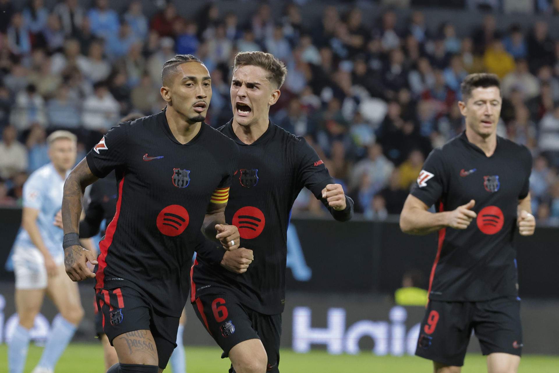 Raphinha, Gavi i companyia intervenen i li demanen que es quedi en el Barça