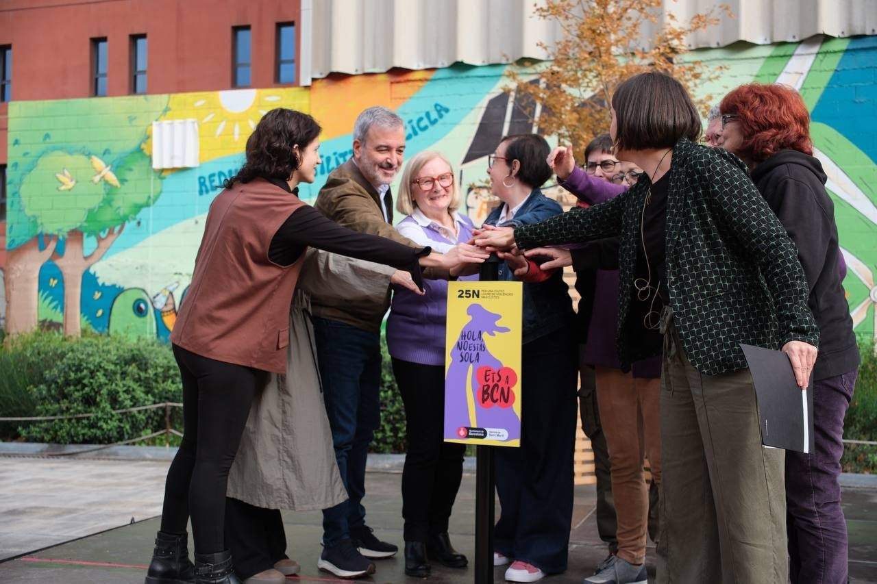 Barcelona inaugura una nova plaça a la Verneda contra la violència masclista