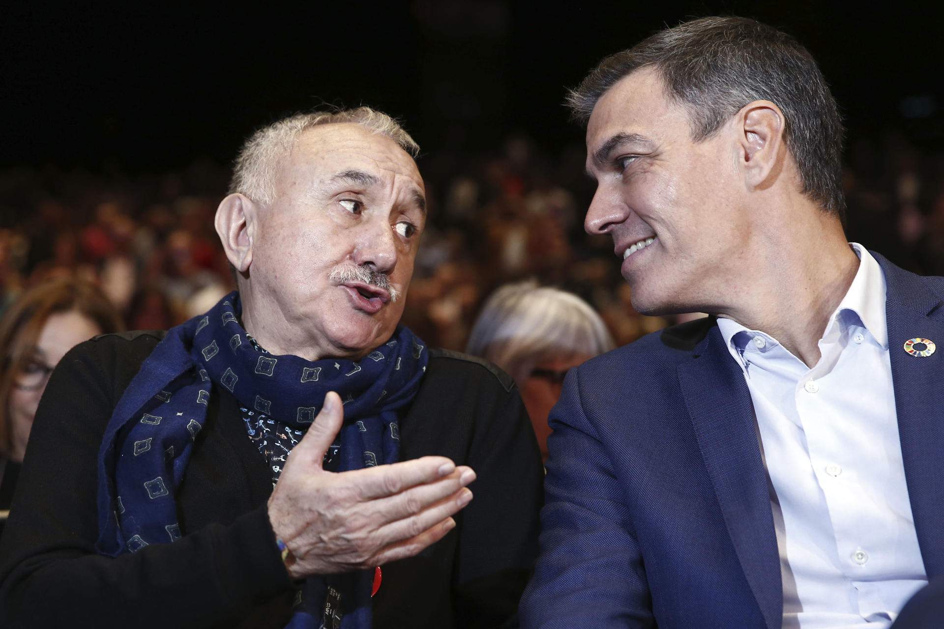 Sánchez carga contra los "bulos" de la derecha y asegura que resistirá "tres años y lo que viene después"