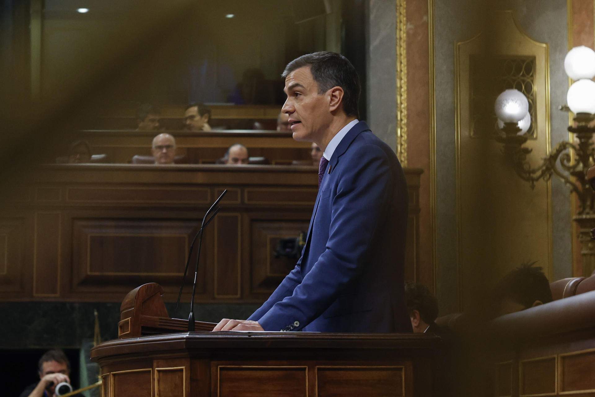 Sánchez pide la dimisión de Mazón por la DANA y anuncia un nuevo paquete de ayudas de 2.274 millones