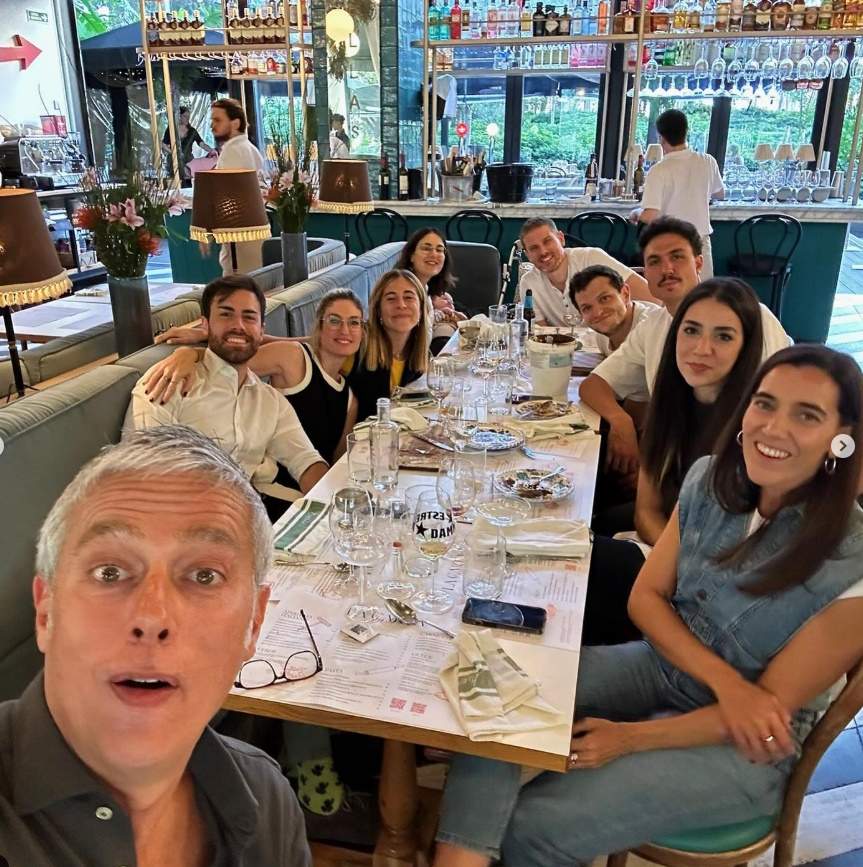 Albert Om y Eva Arderius a su derecha, Instagram Albert Om y Eva Arderius a su derecha, Instagram