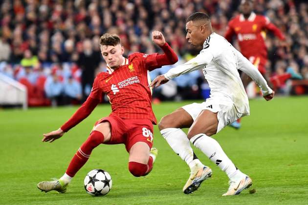 Mbappé lluita pilota durant el Liverpool - Reial Madrid / Foto: EFE Mbappé lluita pilota durant el Liverpool - Reial Madrid / Foto: EFE