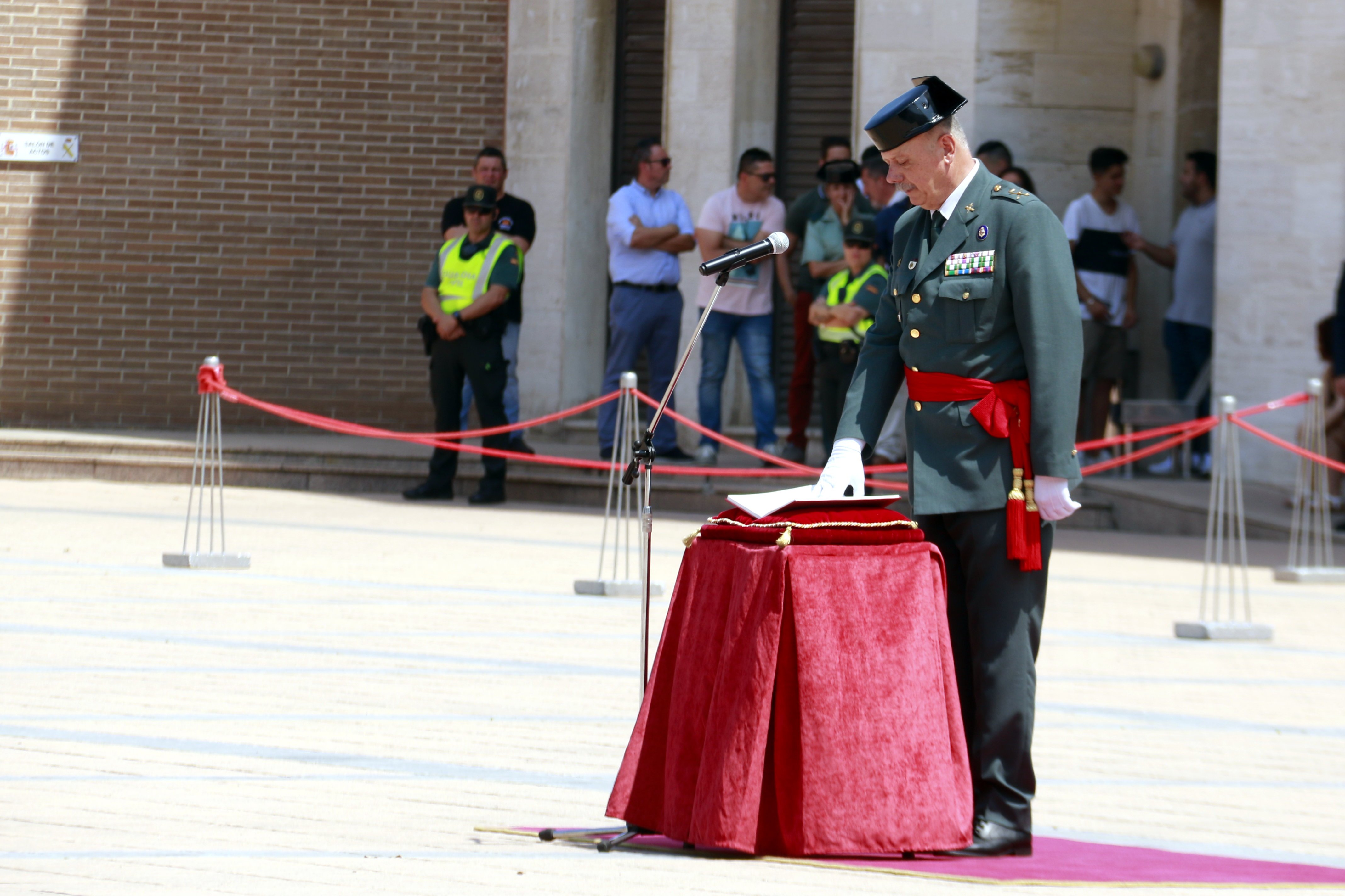 El jefe de la Guardia Civil en Catalunya pide "no esconderse" ante el "menosprecio"