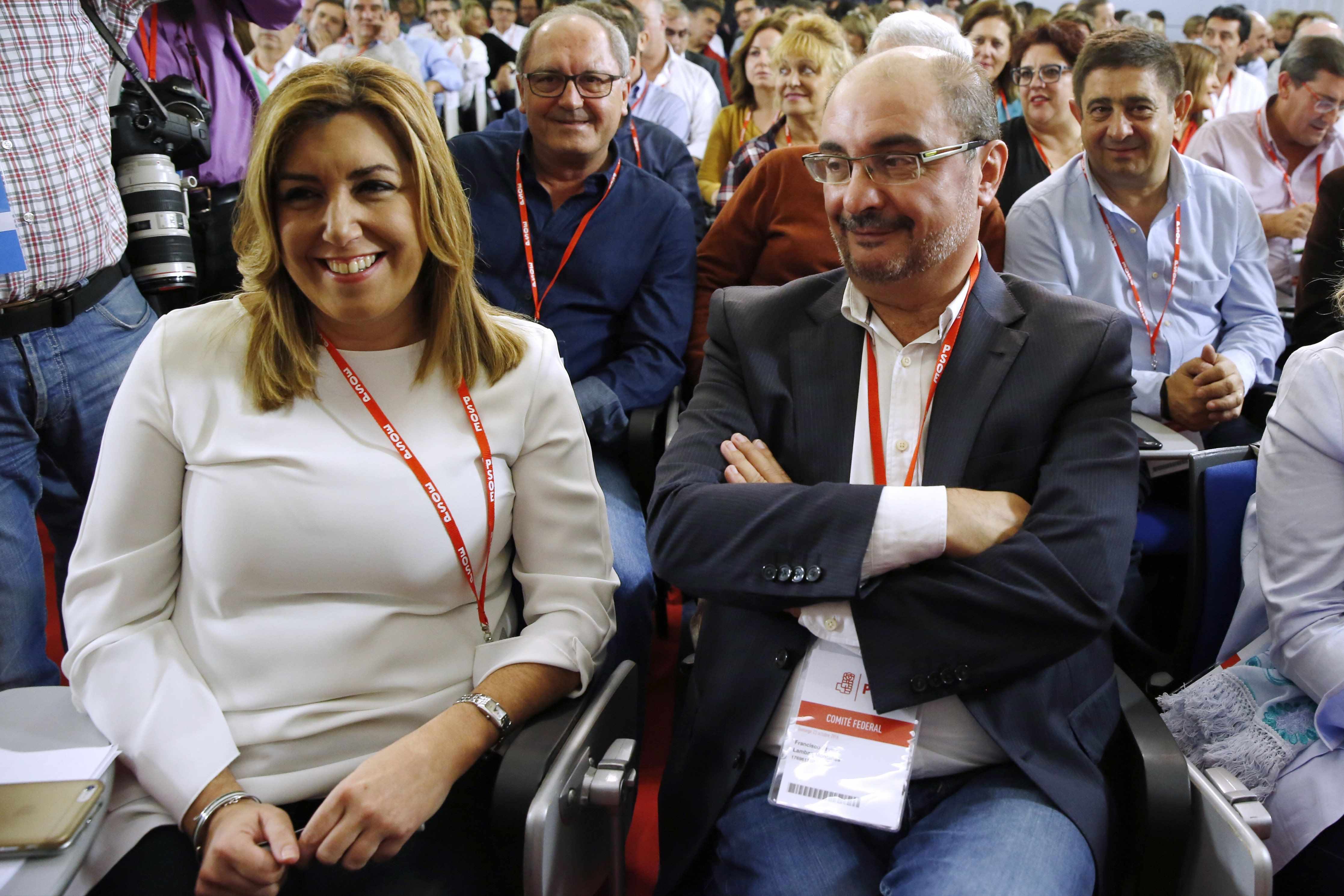 Un PSOE dividido da luz verde a Rajoy