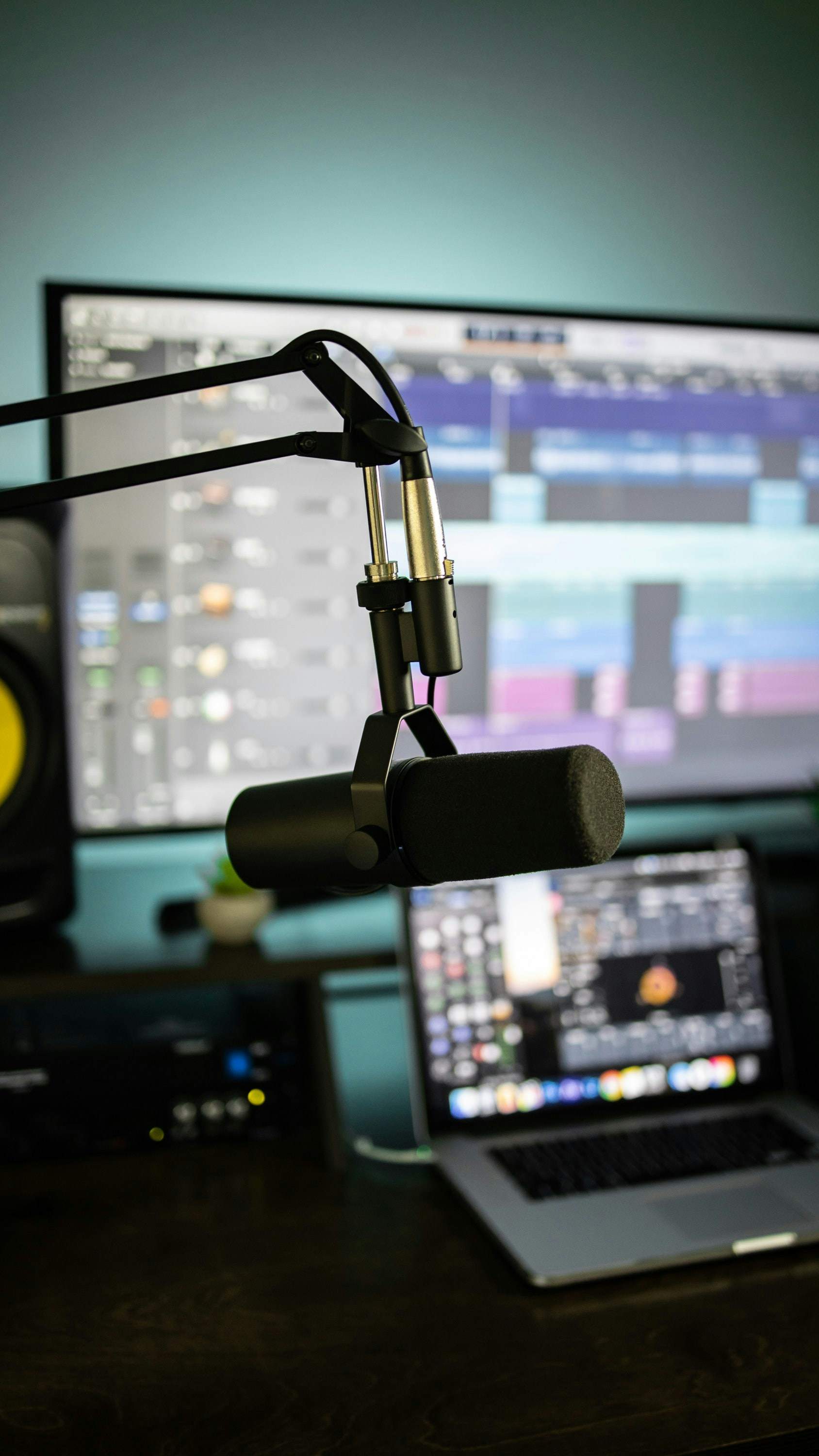 Las radios musicales de Catalunya tendrán que emitir un 25% de canciones en catalán