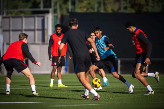 Lamine Yamal entrenant primer equip / Foto: FC Barcelona Lamine Yamal entrenant primer equip / Foto: FC Barcelona
