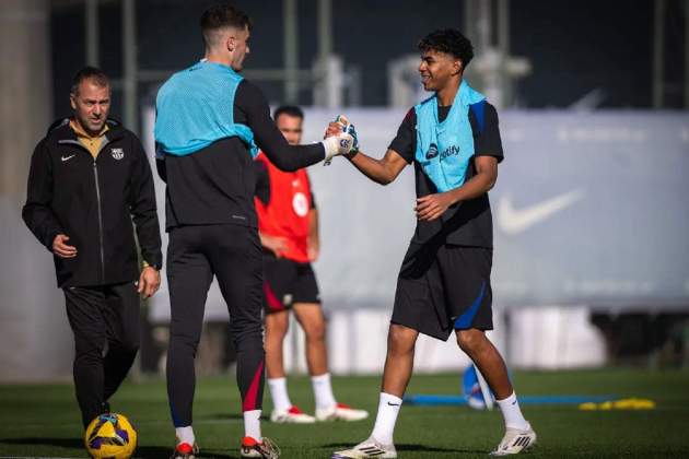 Lamine Yamal y Hansi Flick entrenos / Foto: FC Barcelona Lamine Yamal y Hansi Flick entrenos / Foto: FC Barcelona