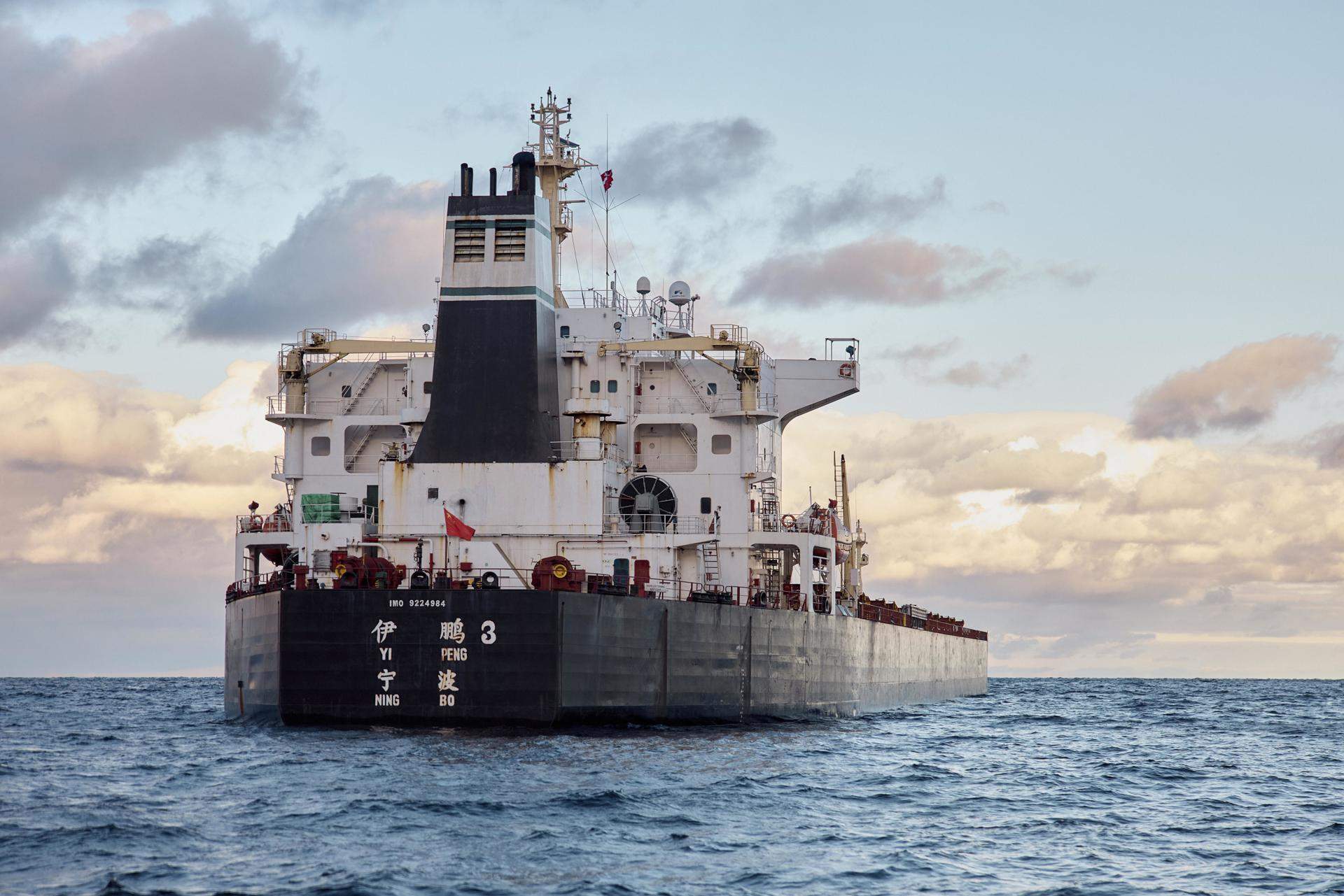 Suecia entra en el Yi Peng 3 para aclarar su implicación en el sabotaje de dos cables submarinos