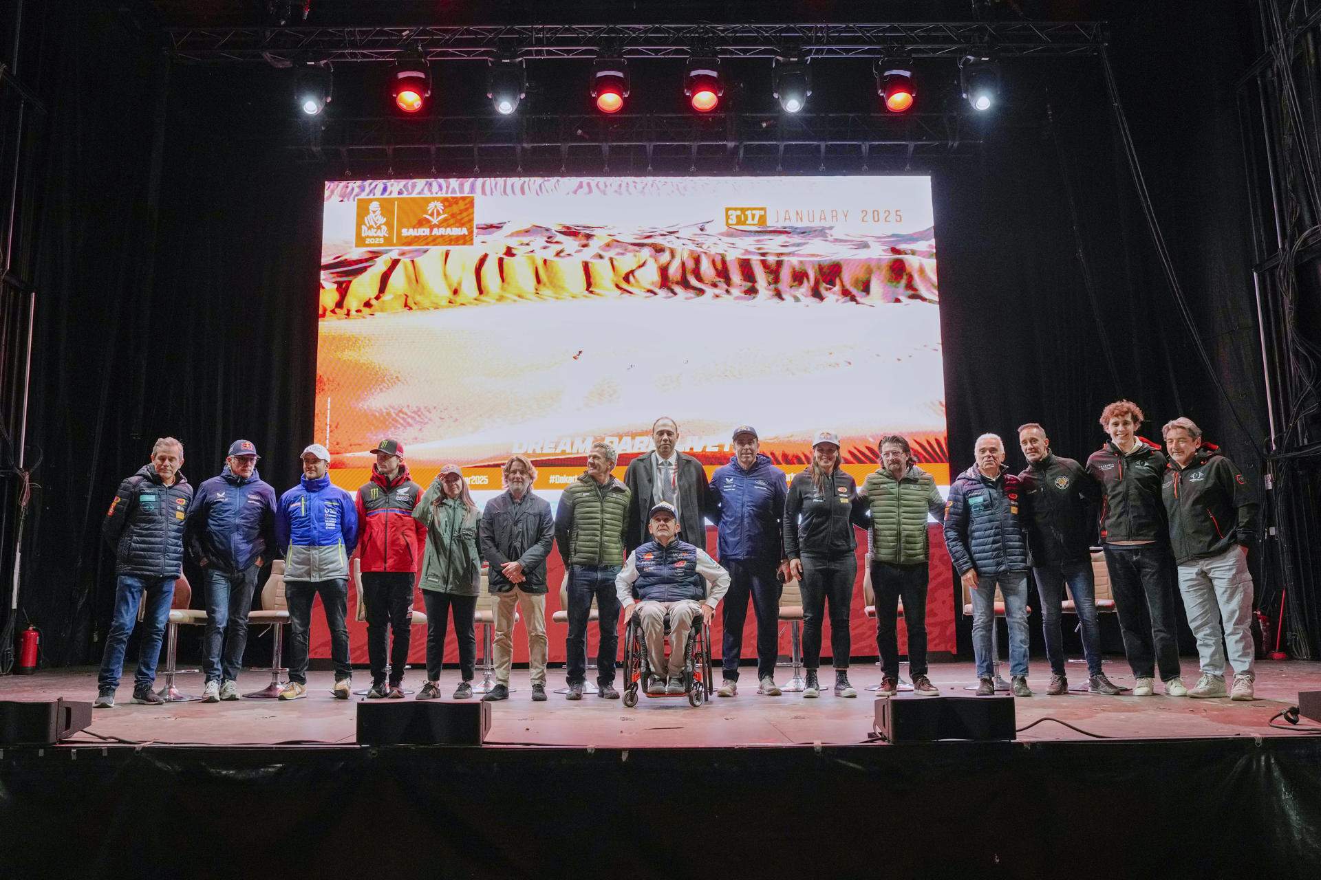 El Rally Dakar calienta motores en Barcelona, que vibra con la presencia de las grandes estrellas