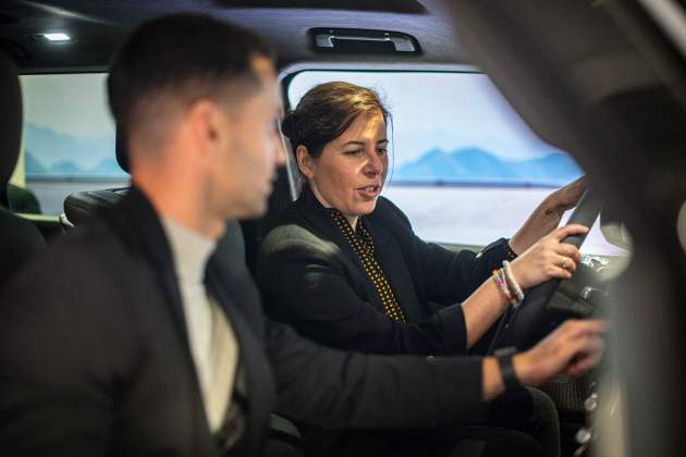 Usuaris provant els vehicles. Foto: Catay Premium. Usuaris provant els vehicles. Foto: Catay Premium.