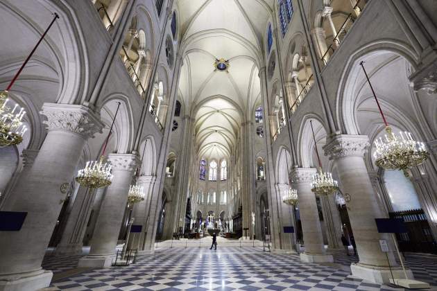 emmanuel macron visita notre damme noviembre 2024 emmanuel macron visita notre damme noviembre 2024