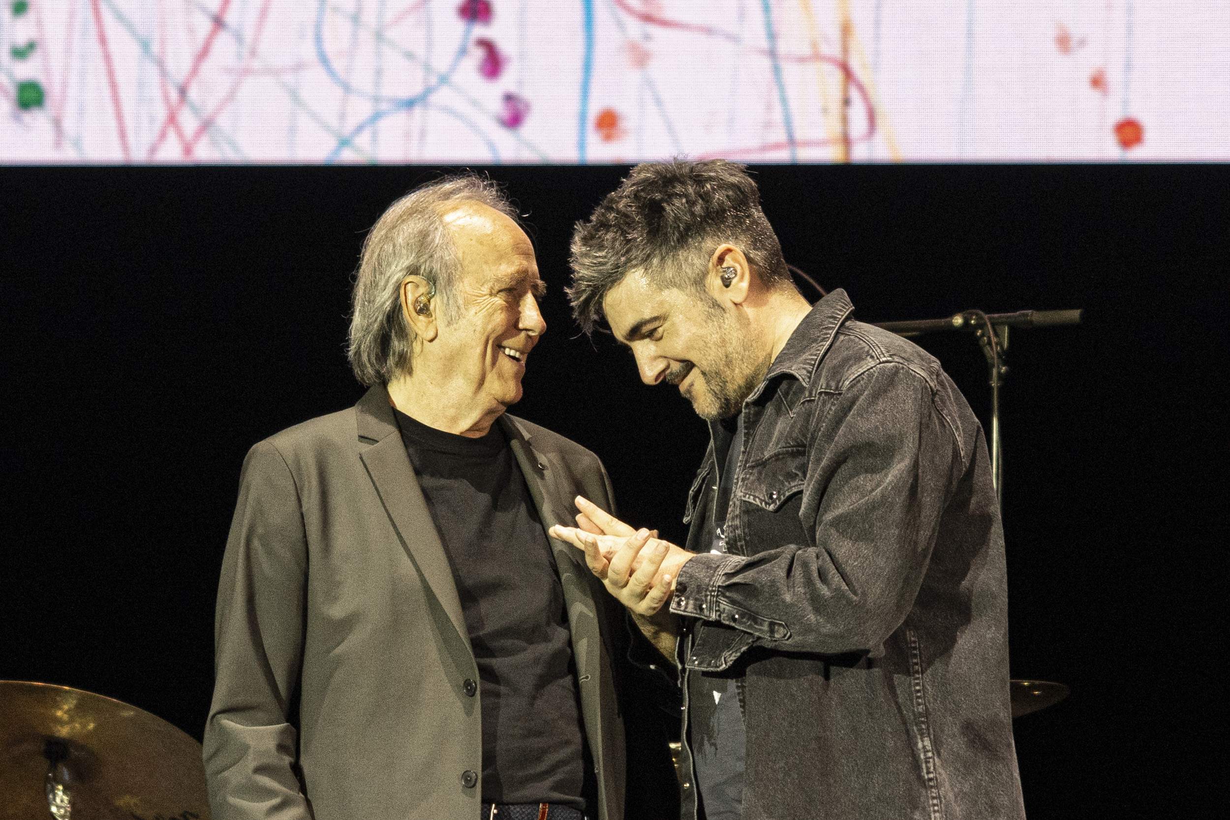 Tant de bo no haver vist mai Estopa i Joan Manuel Serrat tornar a cantar junts