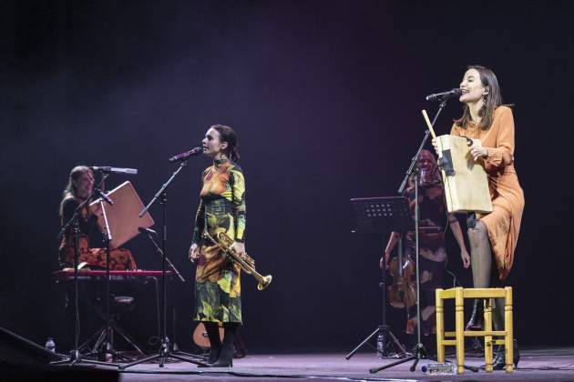20241129 CONCERT BARCELONA AMB VALENCIA ESTOPA JOAN MANEL SERRAT / Foto: Montse Giralt 20241129 CONCERT BARCELONA AMB VALENCIA ESTOPA JOAN MANEL SERRAT / Foto: Montse Giralt
