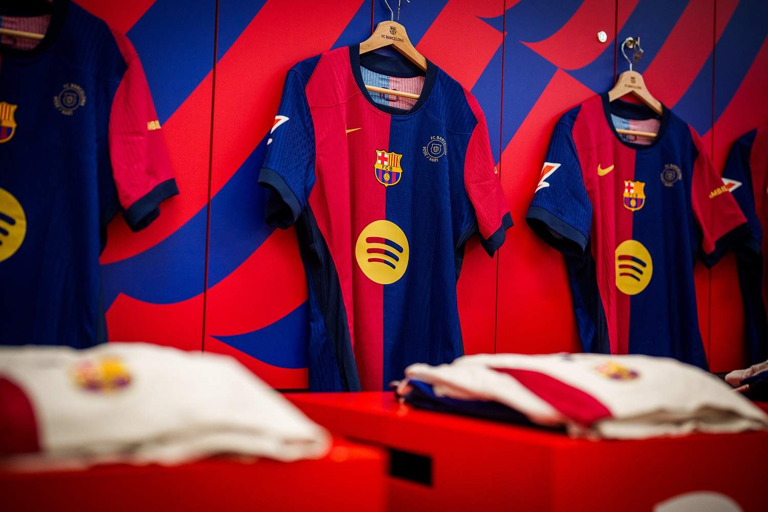 El Barça celebra el 125.º aniversario con la vuelta de los pantalones blancos