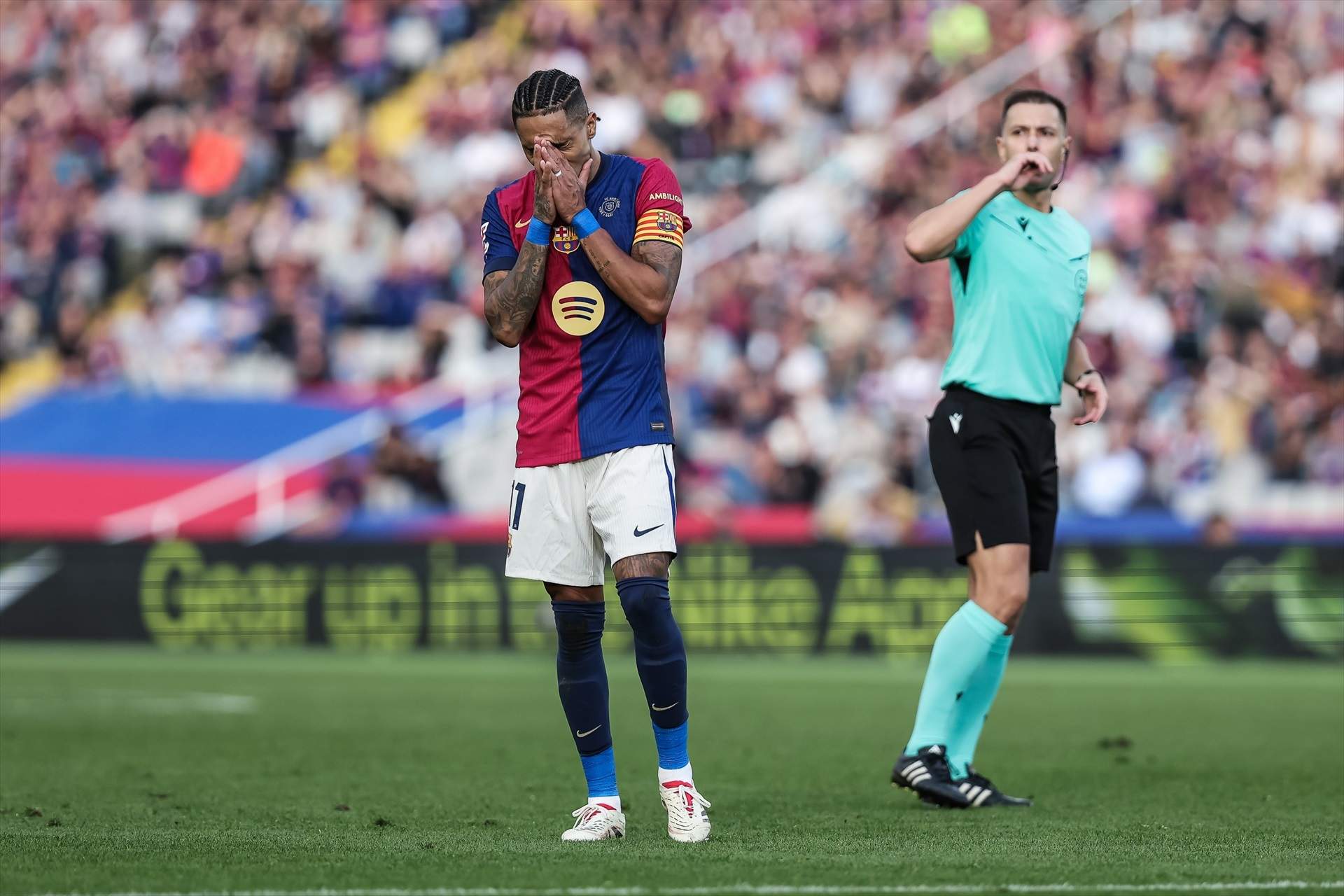 La delirante explicación de Cordero Vega para no pitar el claro penalti a Cubarsí en el Barça-Las Palmas